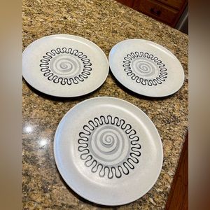 POPPYTRAIL BY METLOX CALIFORNIA DINNER PLATES OF 3